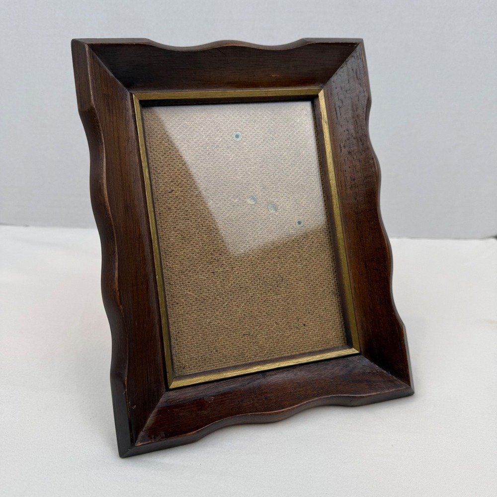 Vintage Dark Brown Wood Scalloped Edge Picture Frame 4x6 Gold Trim Tabletop Wall
